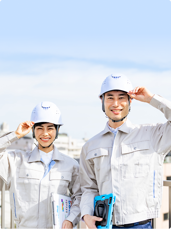 笑顔の男性・女性作業員